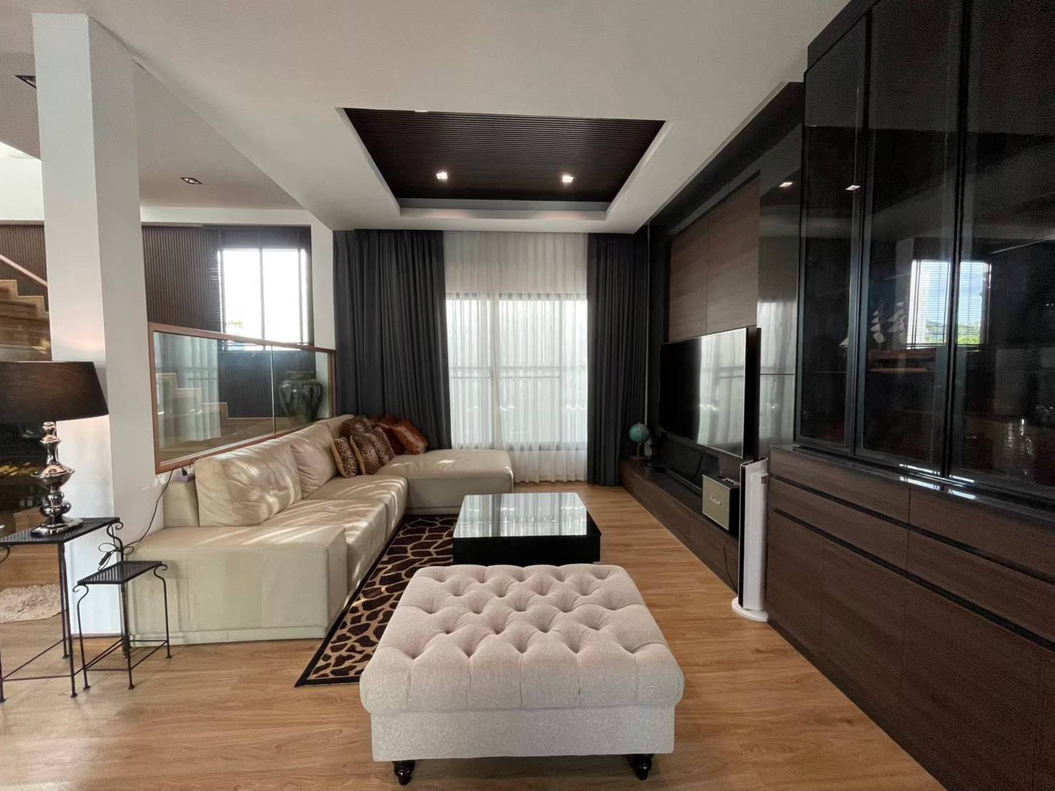 9 Bedroom House For Sale in San Phisuea, Mueang Chiang Mai, Chiang Mai - Image 3