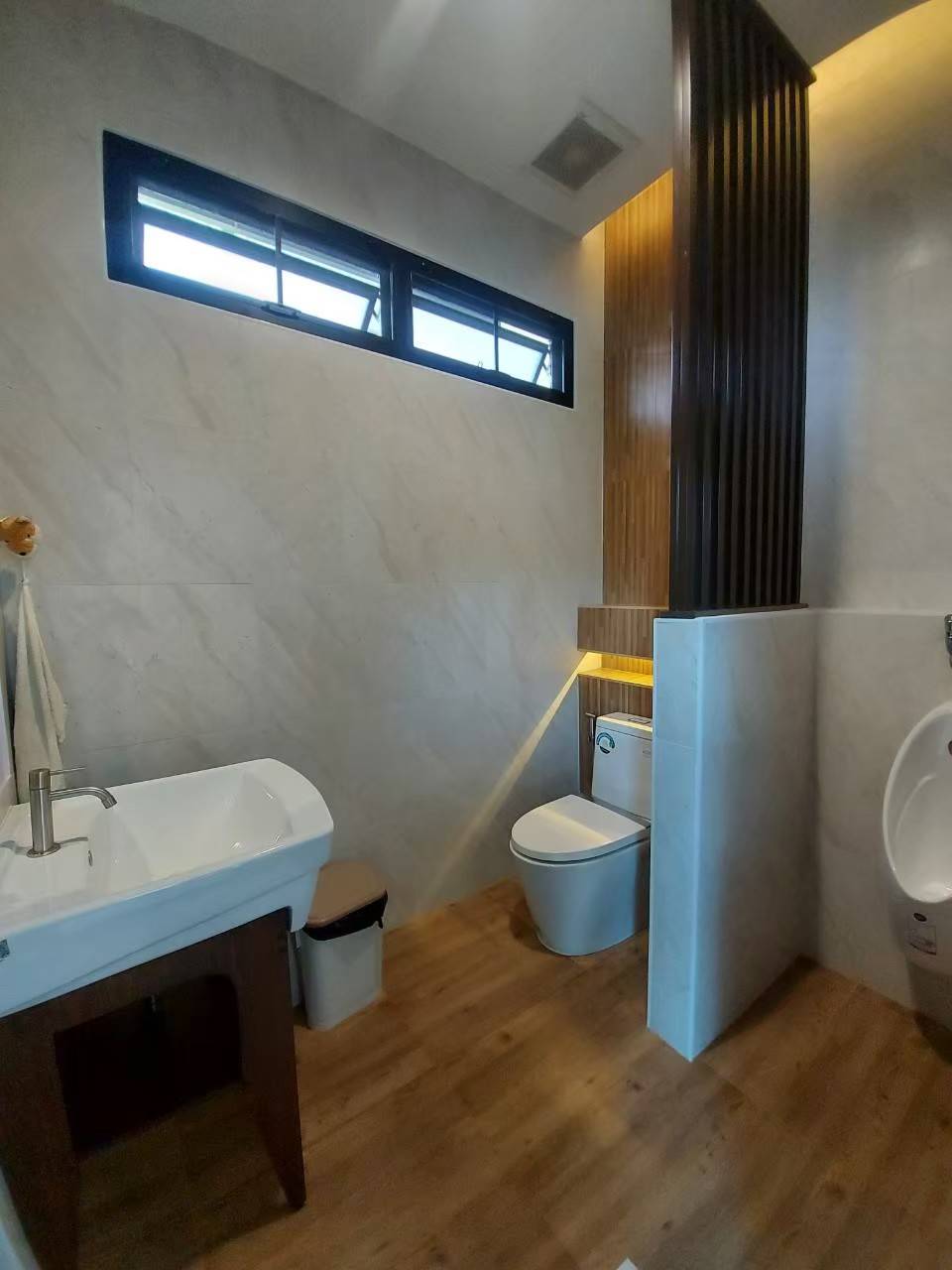 9 Bedroom House For Sale in San Phisuea, Mueang Chiang Mai, Chiang Mai - Image 15