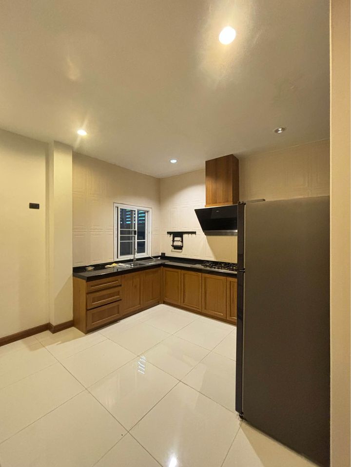 3 卧室 独立房屋  在  - Image 4