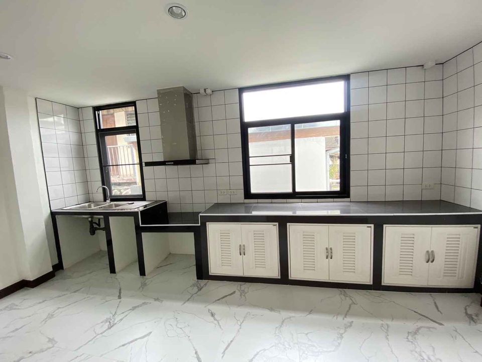 4 卧室 独立房屋  在  - Image 4