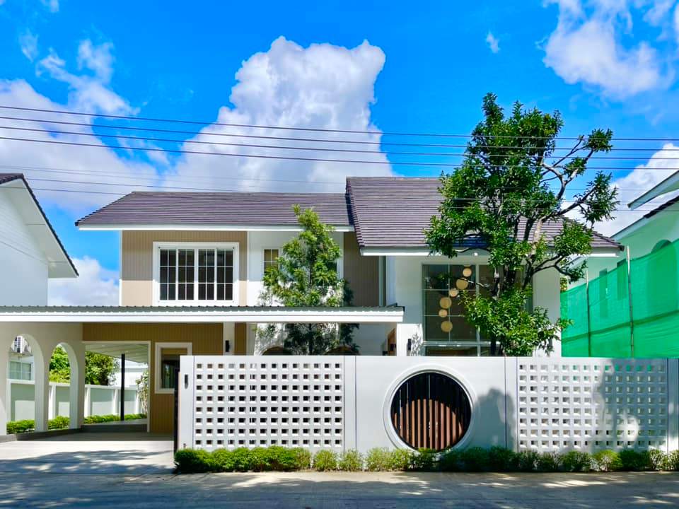 4 Bedroom House For Sale in San Phak Wan, Hang Dong, Chiang Mai - Image 1