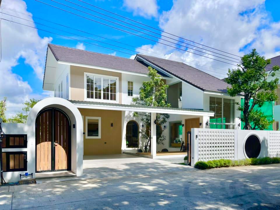4 Bedroom House For Sale in San Phak Wan, Hang Dong, Chiang Mai - Image 2
