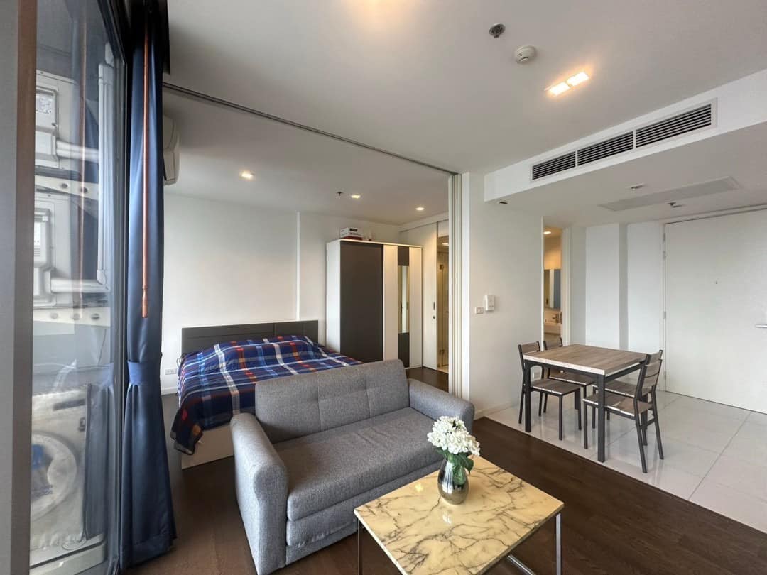 1 Bedroom Condo For Sale in Thung Mahamek, Sathon, Bangkok - Image 4