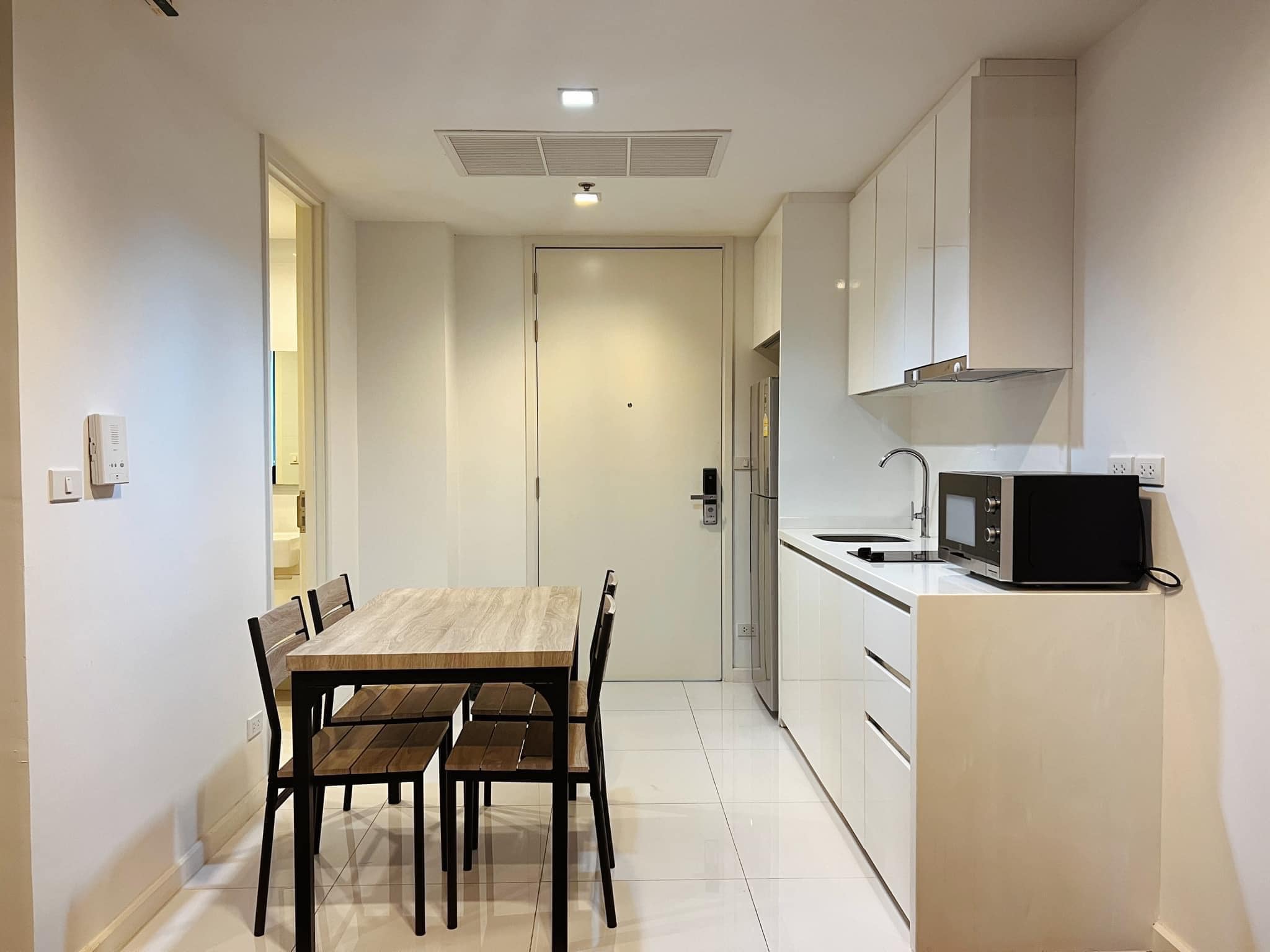 1 Bedroom Condo For Sale in Thung Mahamek, Sathon, Bangkok - Image 2