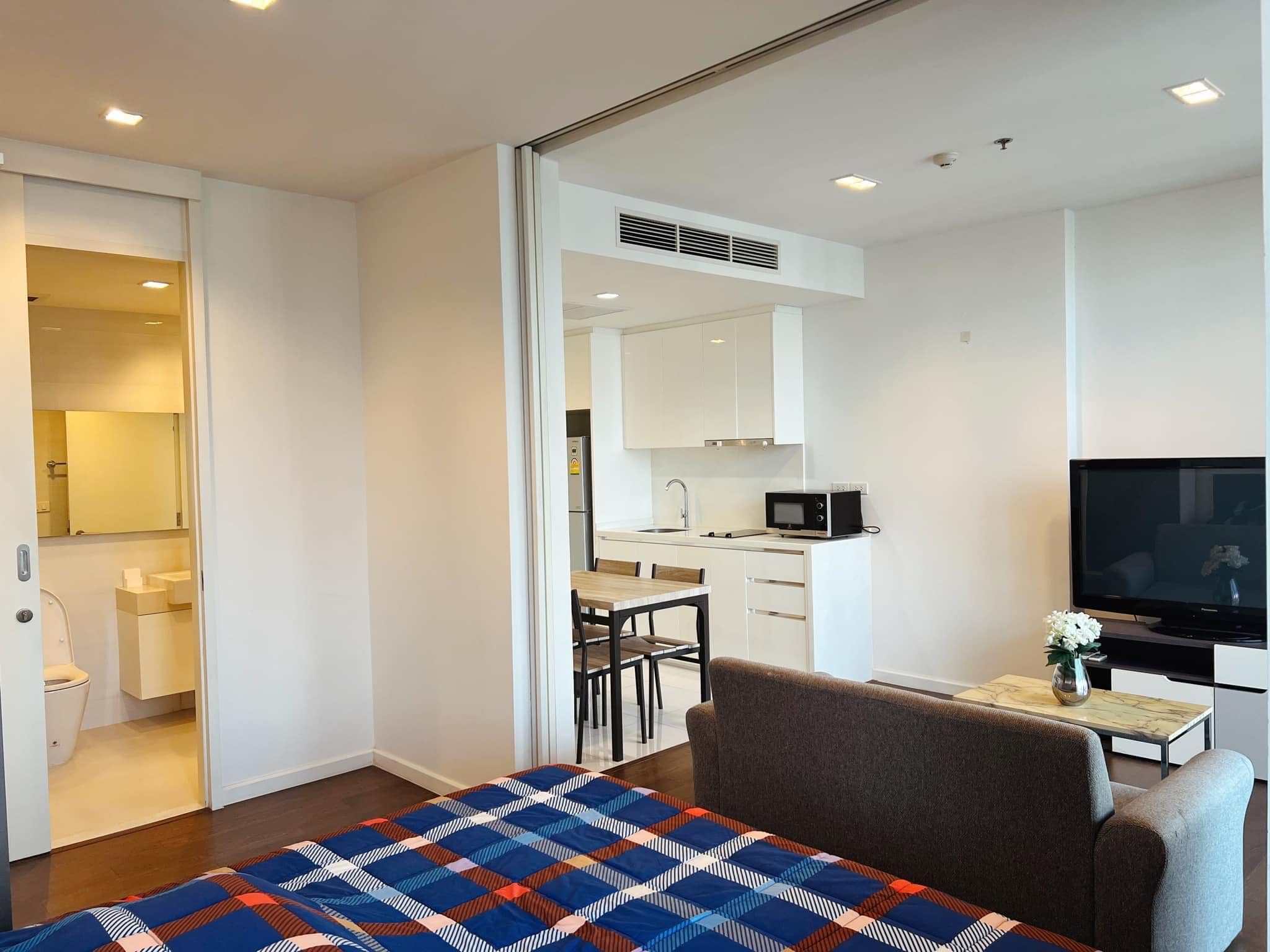 1 Bedroom Condo For Sale in Thung Mahamek, Sathon, Bangkok - Image 5
