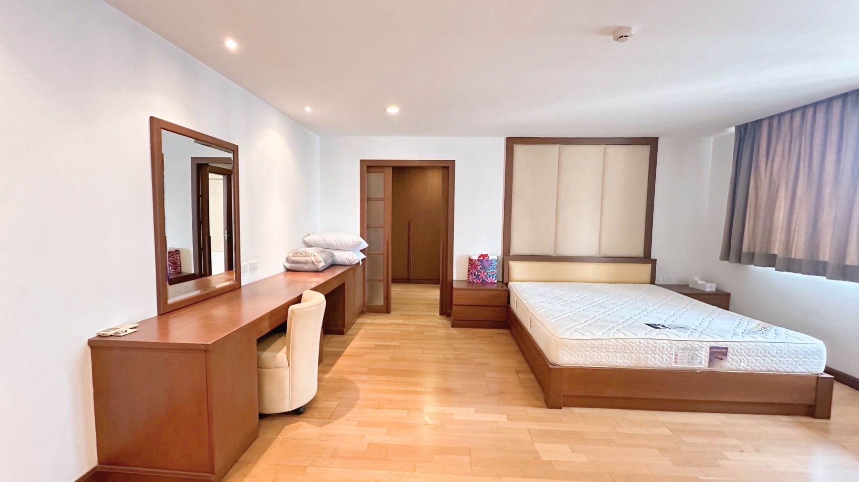 2 Bedroom Condo For Sale in Khlong Toei, Khlong Toei, Bangkok - Image 6