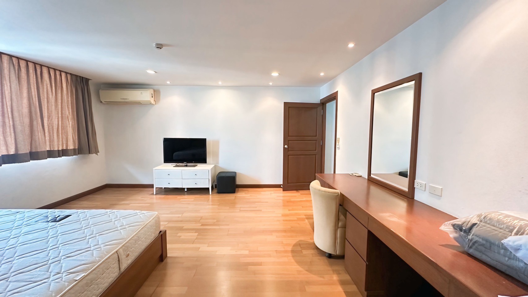 2 Bedroom Condo For Sale in Khlong Toei, Khlong Toei, Bangkok - Image 7