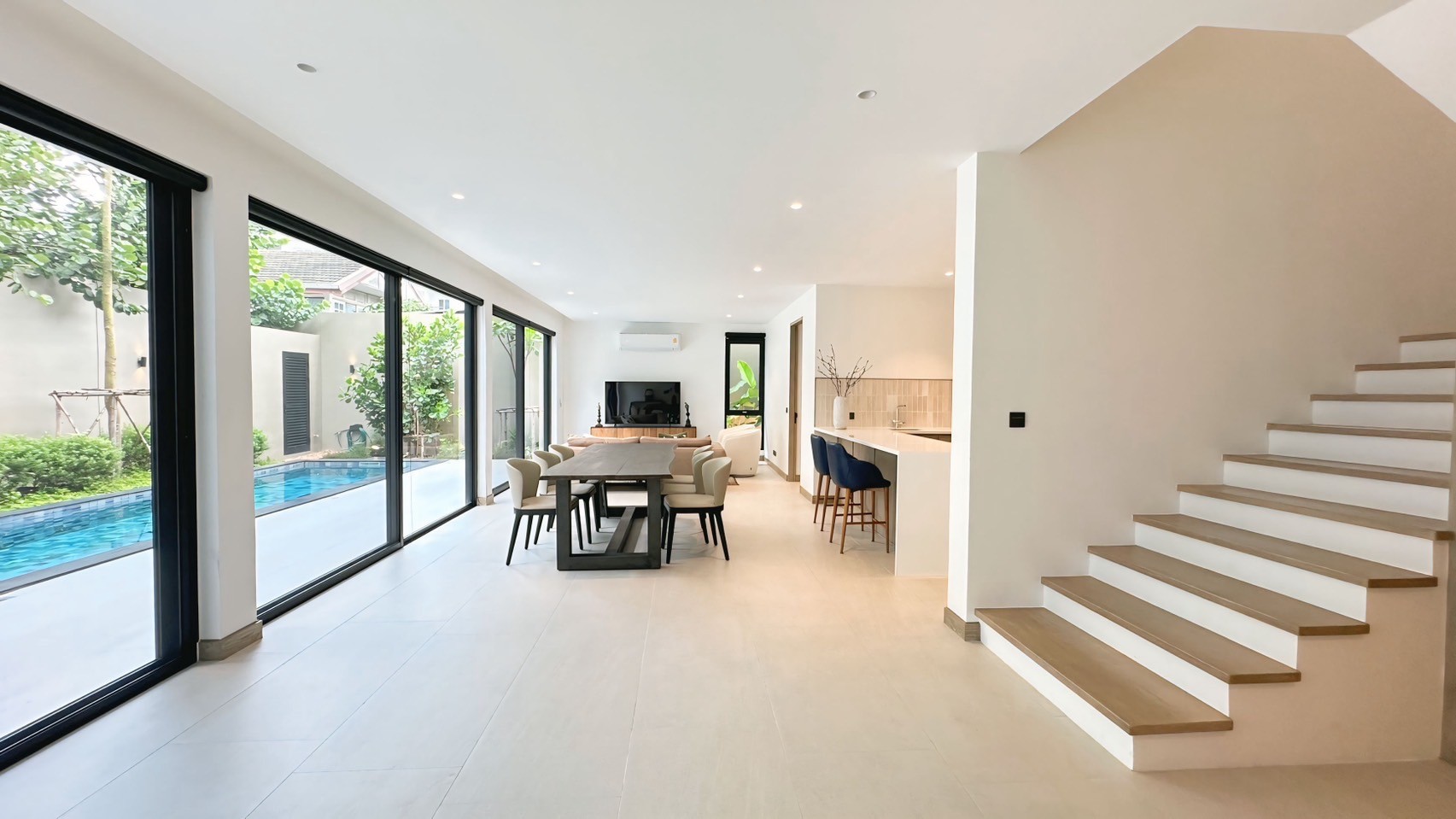 4 Bedroom House  in Phra Khanong Nuea, Vadhana, Bangkok - Image 12