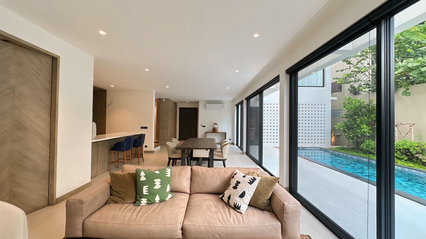 4 Bedroom House  in Phra Khanong Nuea, Vadhana, Bangkok - Image 3