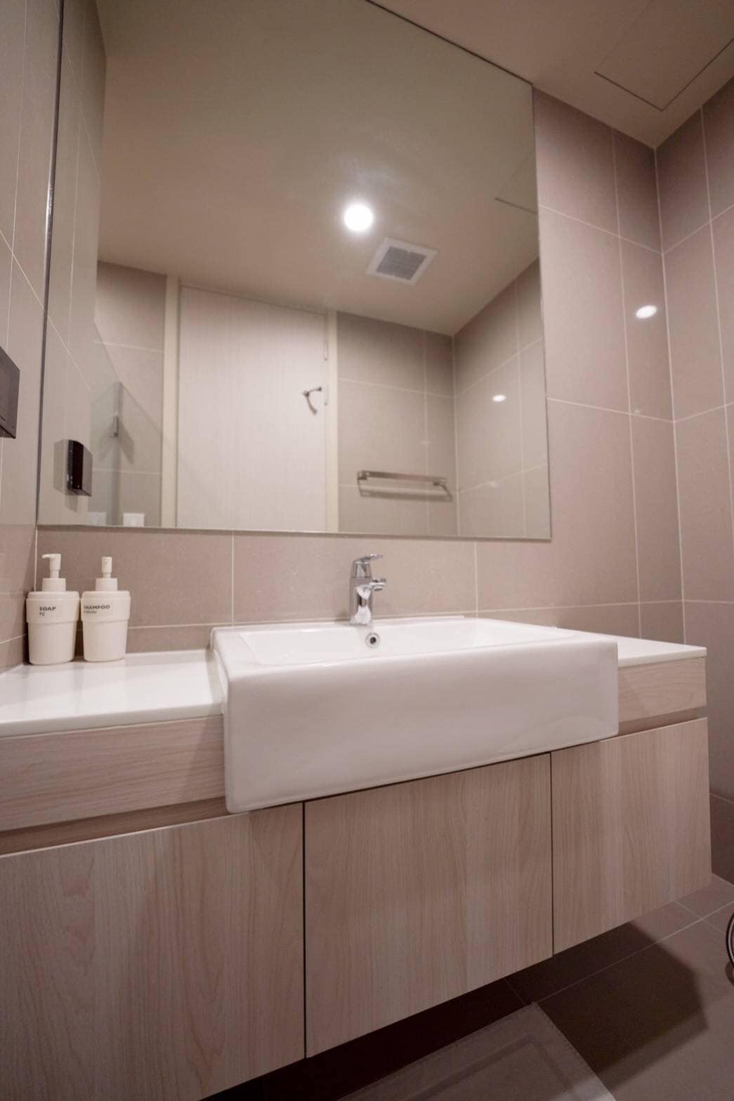 1 Bedroom Condo For Sale in Khlong Toei Nuea, Vadhana, Bangkok - Image 4