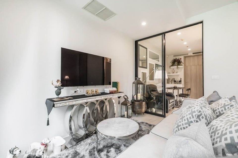 Noble Ploenchit - Image 1