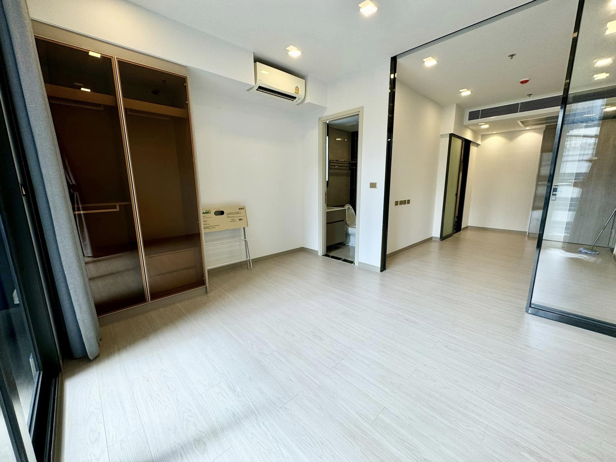 1 Bedroom Condo For Sale in Huai Khwang, Huai Khwang, Bangkok - Image 3