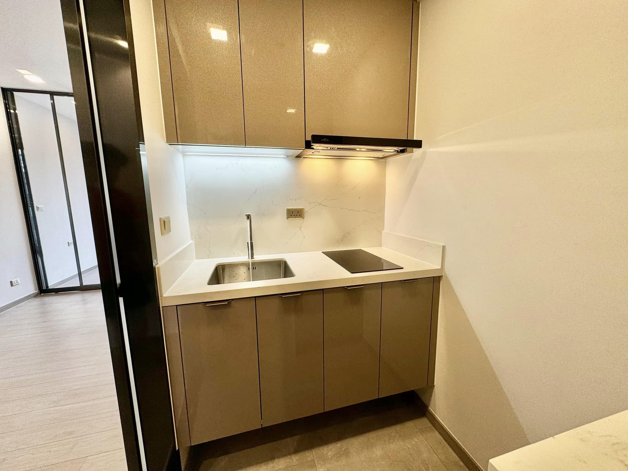 1 Bedroom Condo For Sale in Huai Khwang, Huai Khwang, Bangkok - Image 5