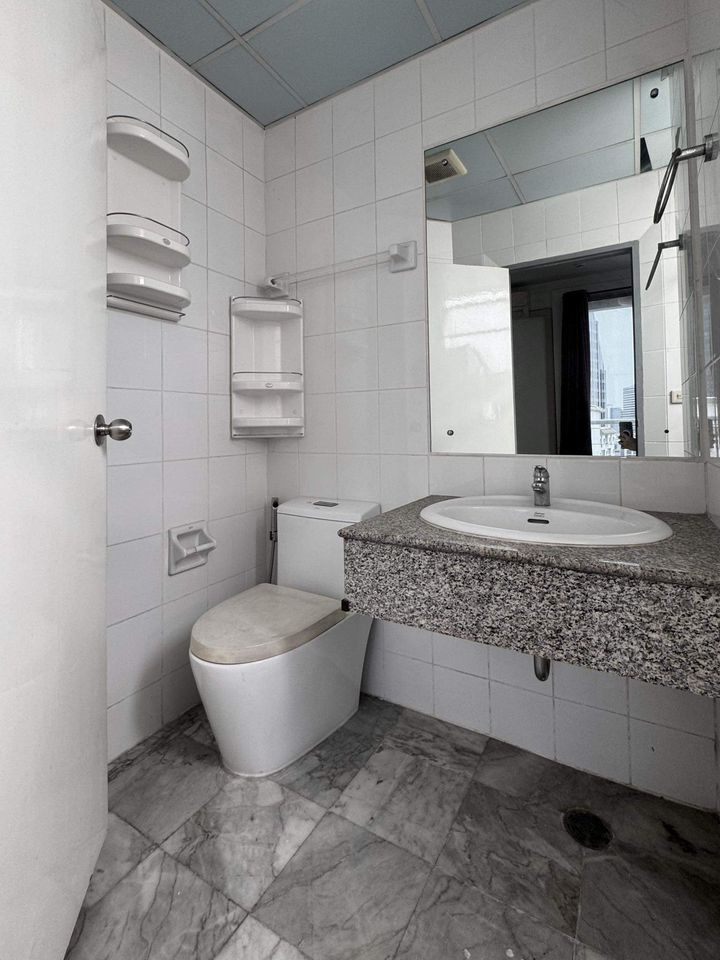 Pathumwan Resort - Image 6