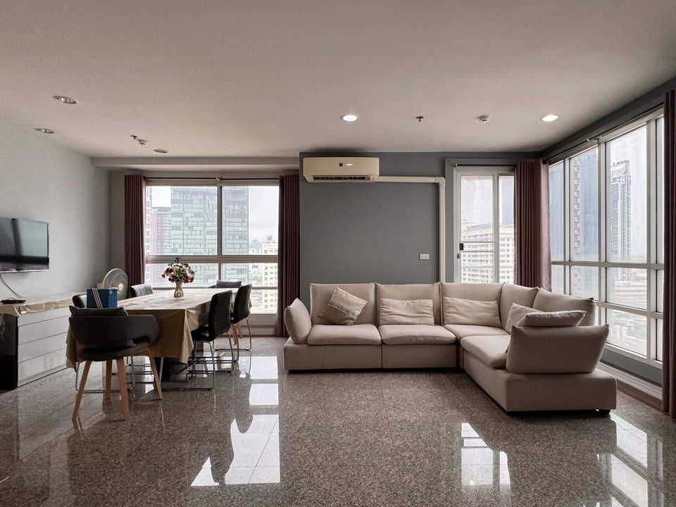 Pathumwan Resort - Image 1