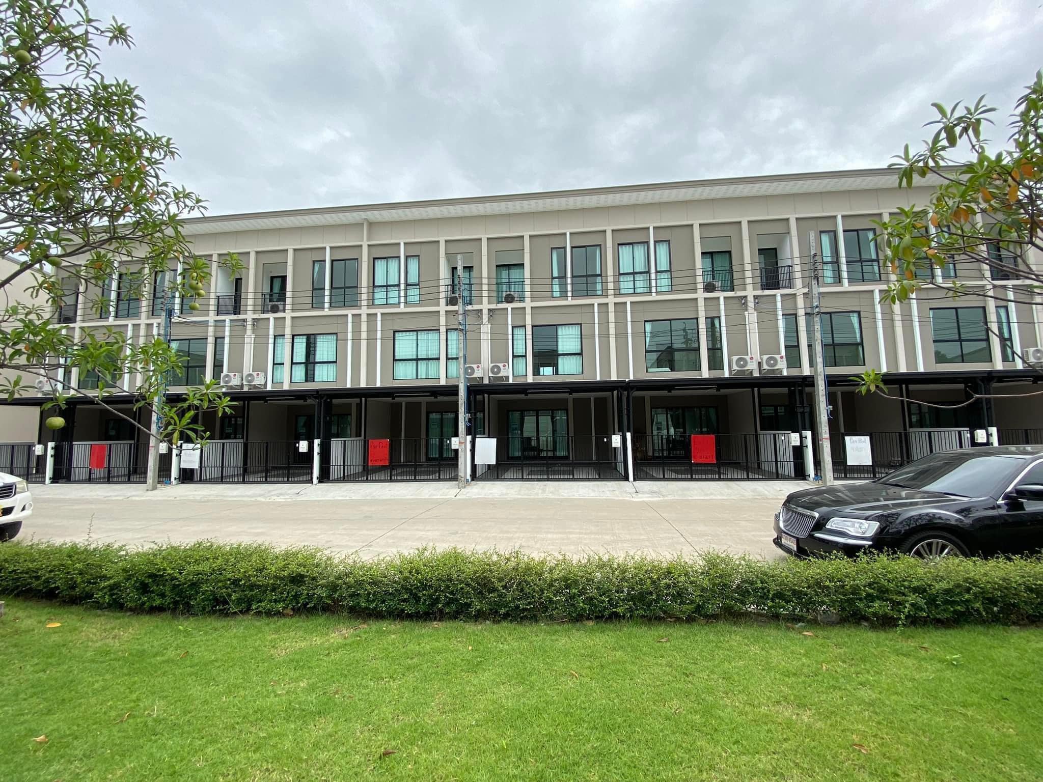 Patio Srinakarin-Rama9 - Image 1
