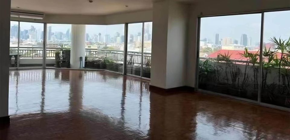 3 Bedroom Condo For Sale in Phra Khanong Nuea, Vadhana, Bangkok - Image 2