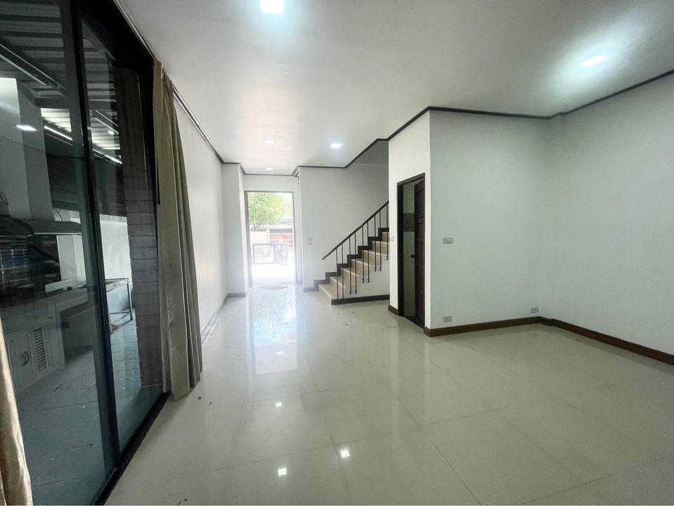 3 Bedroom Townhouse For Sale in Prawet, Prawet, Bangkok - Image 4