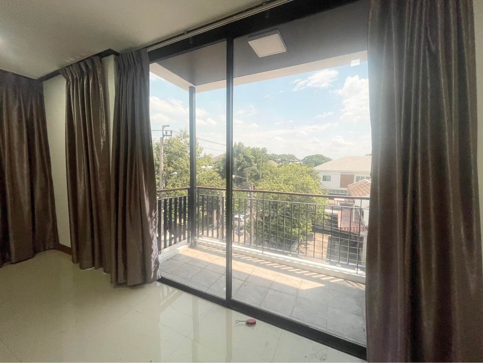 3 Bedroom Townhouse For Sale in Prawet, Prawet, Bangkok - Image 10