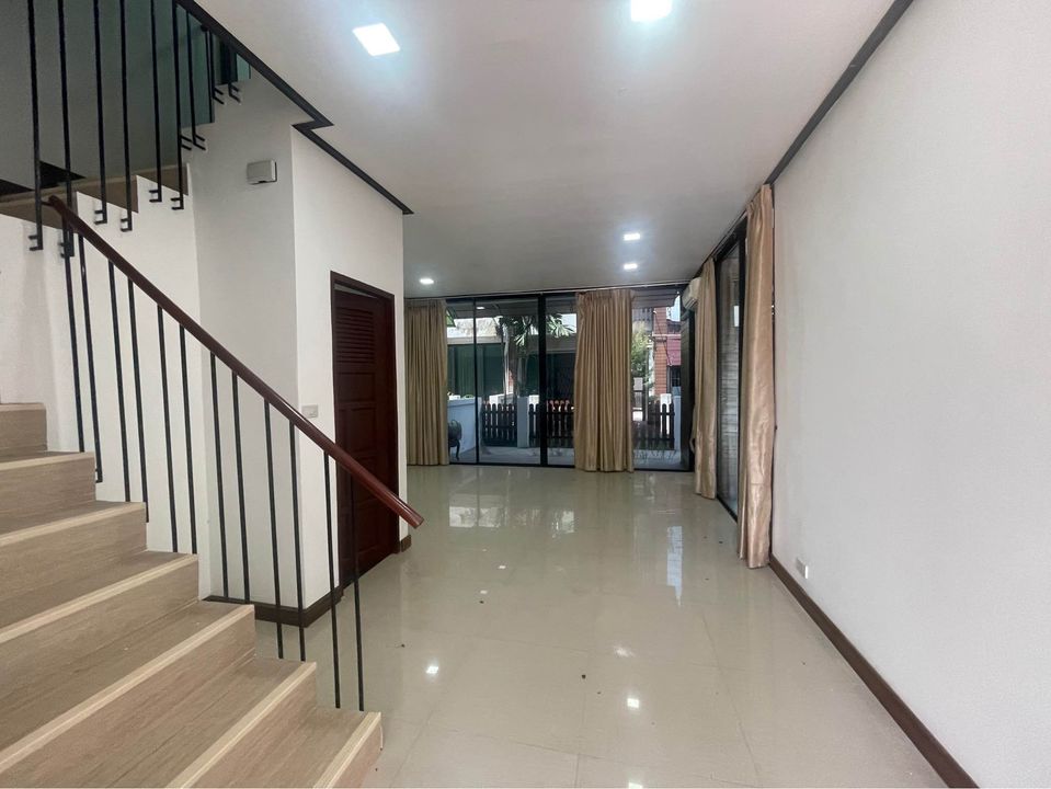3 Bedroom Townhouse For Sale in Prawet, Prawet, Bangkok - Image 2