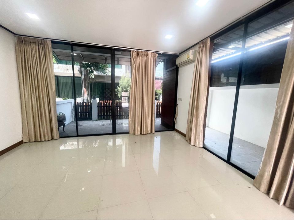 3 Bedroom Townhouse For Sale in Prawet, Prawet, Bangkok - Image 15