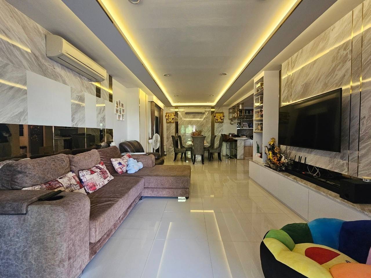 3 Bedroom House For Sale in Saphan Sung, Saphan Sung, Bangkok - Image 2