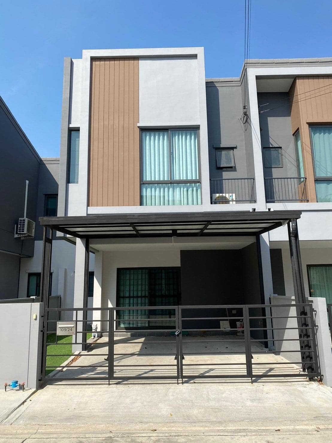 3 Bedroom Townhouse For Rent in Racha Thewa, Bang Phli, Samut Prakan - Image 1