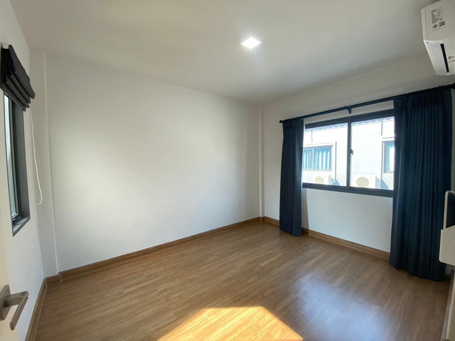 3 Bedroom Townhouse For Rent in Racha Thewa, Bang Phli, Samut Prakan - Image 7