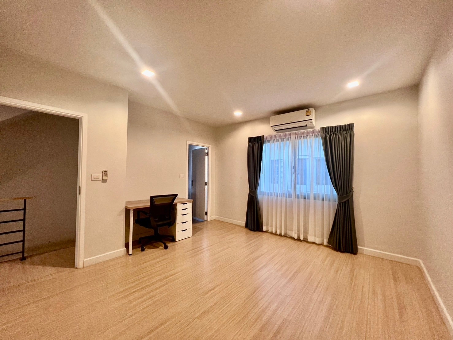 3 ห้องนอน ทาวน์เฮาส์ สำหรับเช่า ใน บางแก้ว, บางพลี, สมุทรปราการ - Image 4