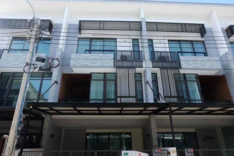 3 ห้องนอน ทาวน์เฮาส์ สำหรับเช่า ใน บางแก้ว, บางพลี, สมุทรปราการ - Image 1