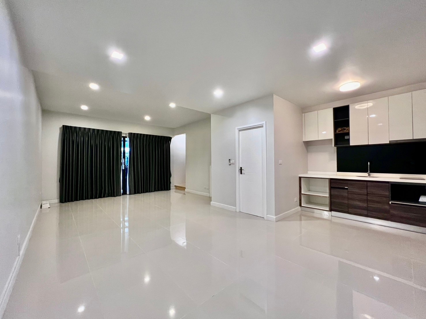 3 ห้องนอน ทาวน์เฮาส์ สำหรับเช่า ใน บางแก้ว, บางพลี, สมุทรปราการ - Image 2
