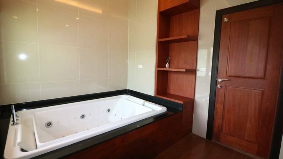 5 Bedroom House For Sale in Mae Hia, Mueang Chiang Mai, Chiang Mai - Image 6