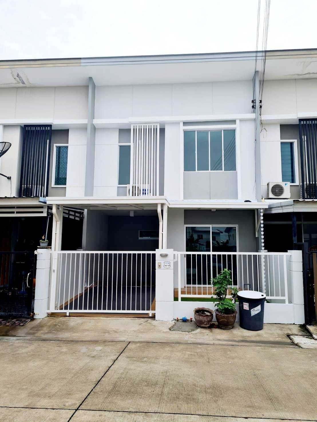 3 Bedroom Townhouse For Sale in Bang Kaeo, Bang Phli, Samut Prakan - Image 1