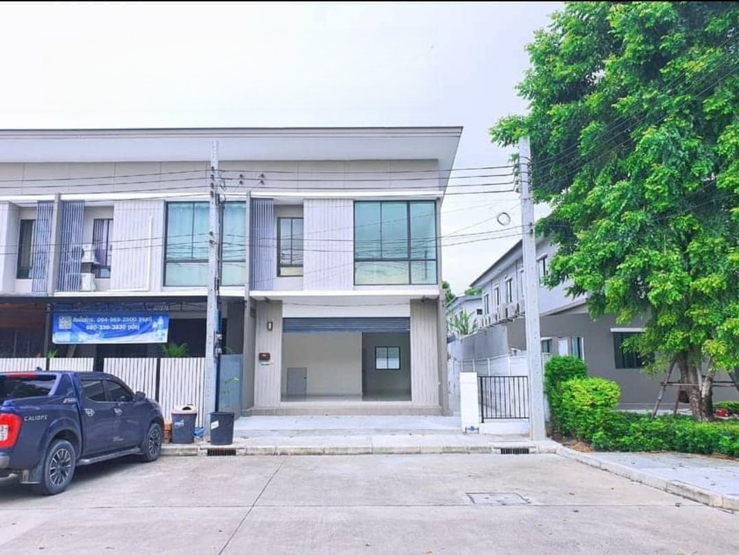 3 Bedroom Townhouse For Sale in Racha Thewa, Bang Phli, Samut Prakan - Image 1