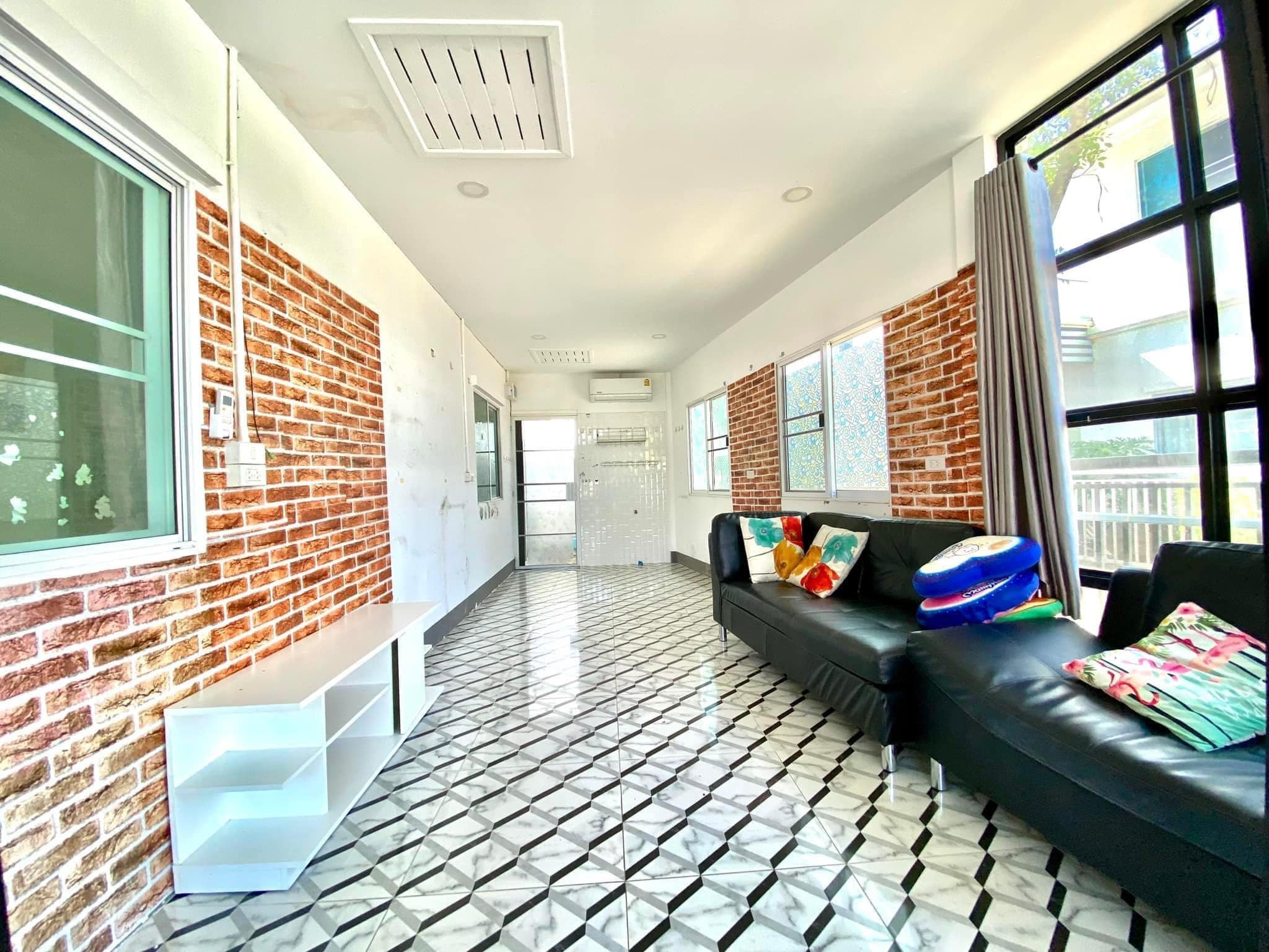 3 Bedroom Townhouse For Sale in Tha Sala, Mueang Chiang Mai, Chiang Mai - Image 2