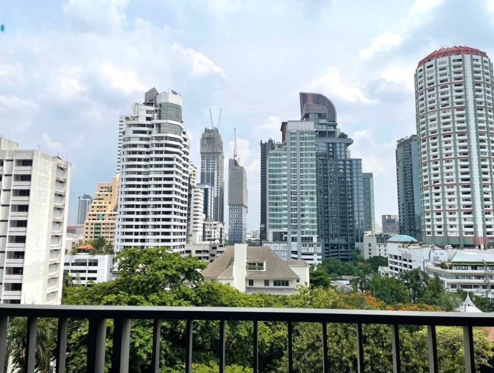 1 Bedroom Condo For Sale in Khlong Tan Nuea, Vadhana, Bangkok - Image 6