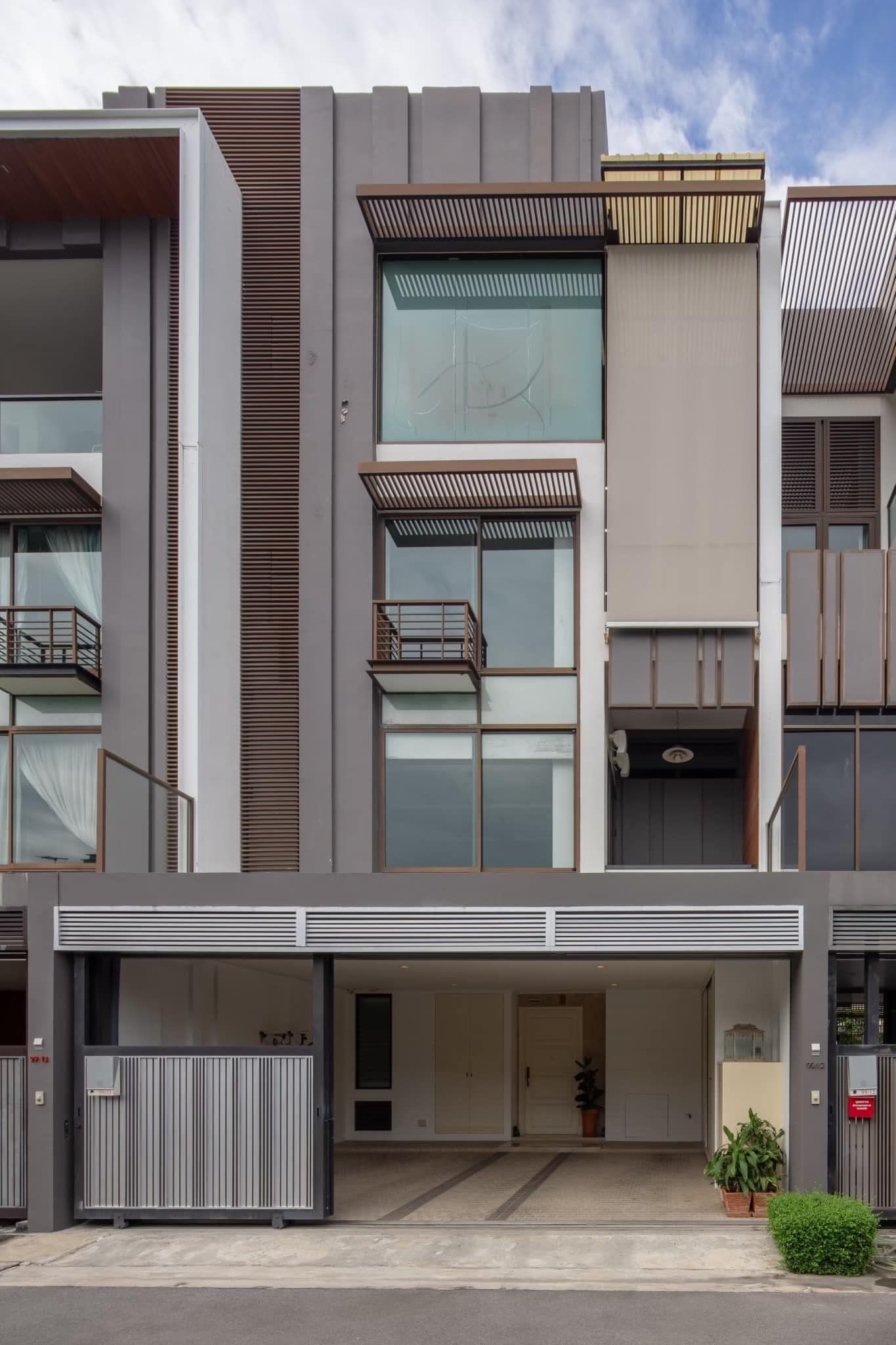 The Lofts Ekkamai - Image 1