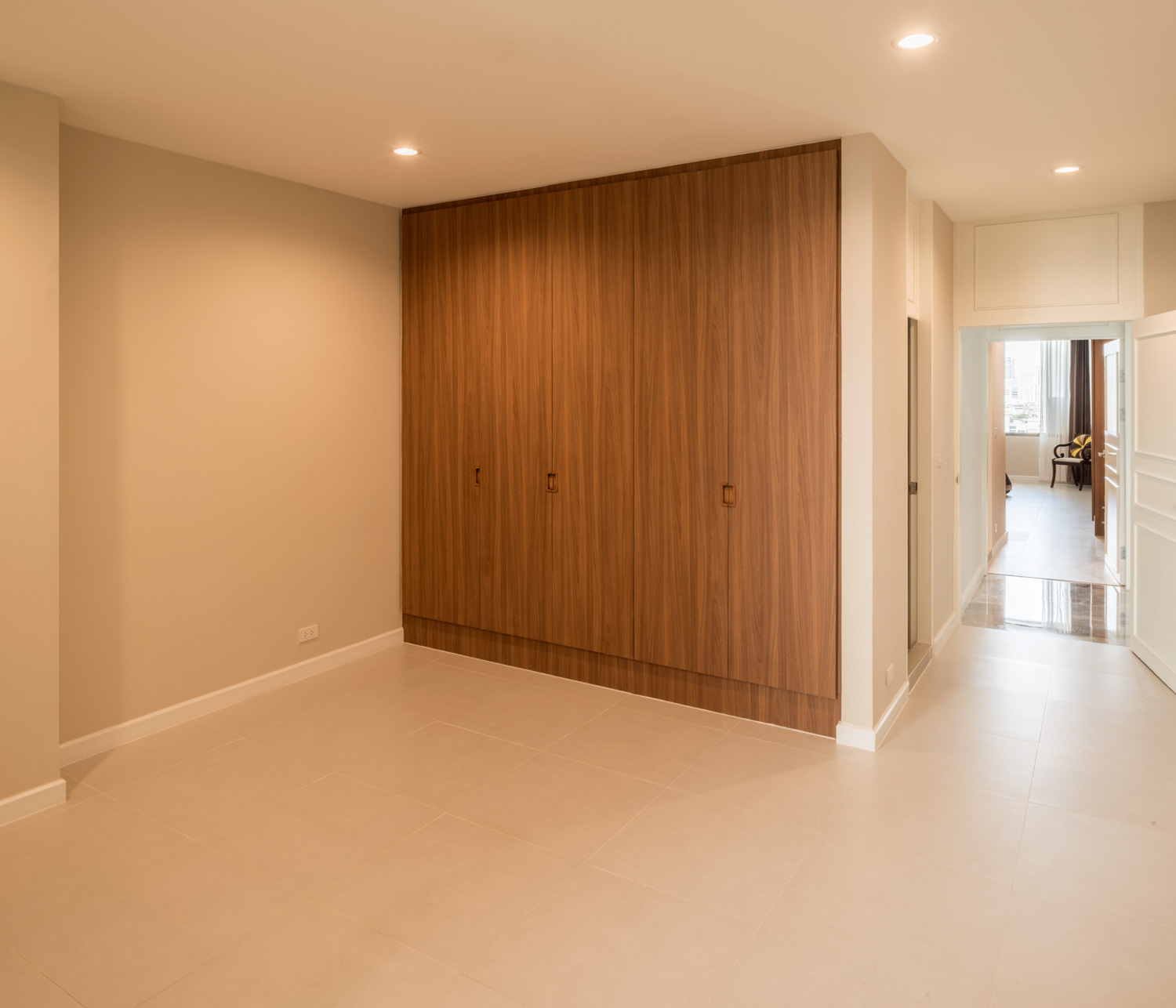 River House Condominium - Image 8