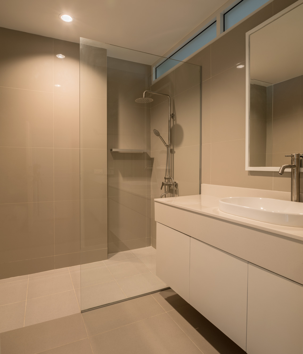 River House Condominium - Image 9