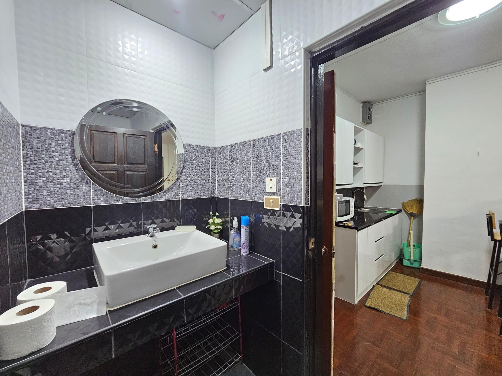 Riverside Condo - Image 5