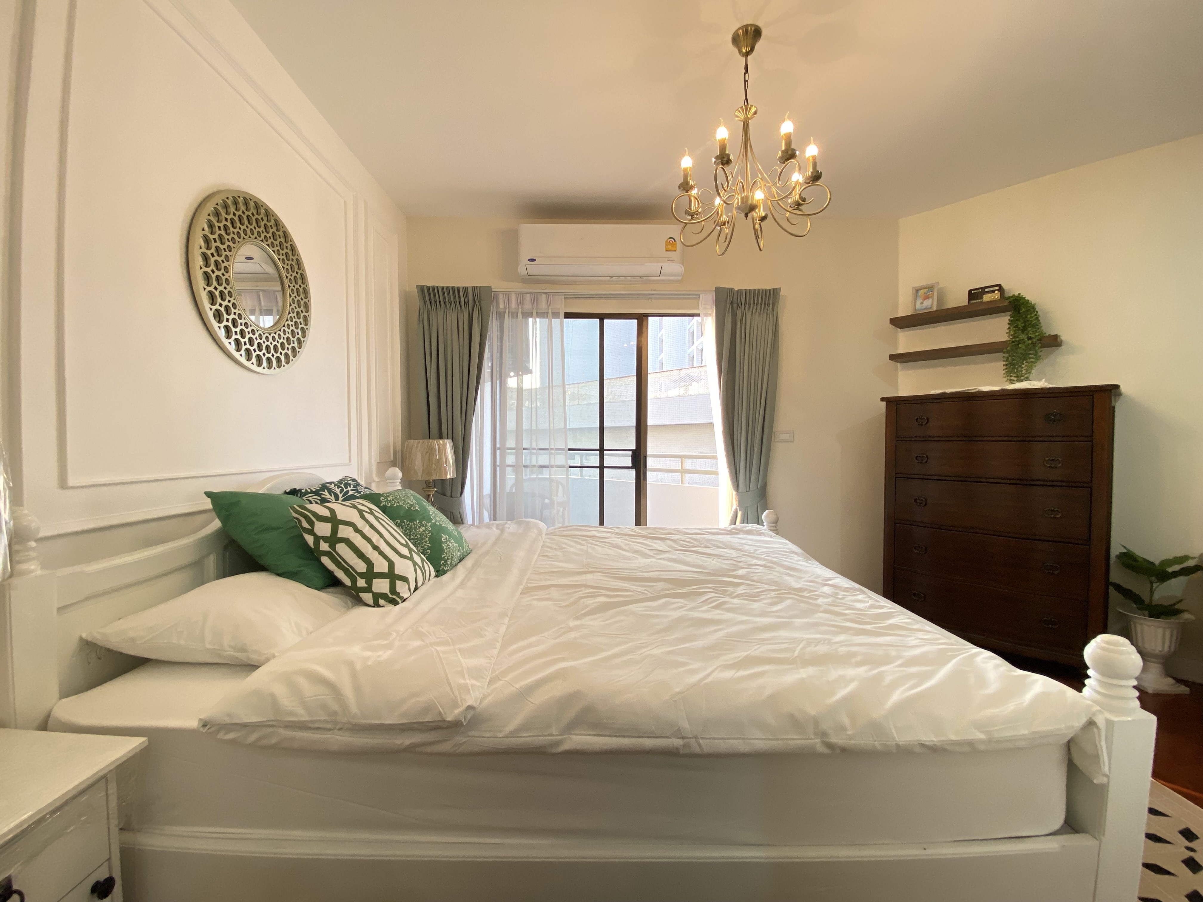 Riverside Condo - Image 1