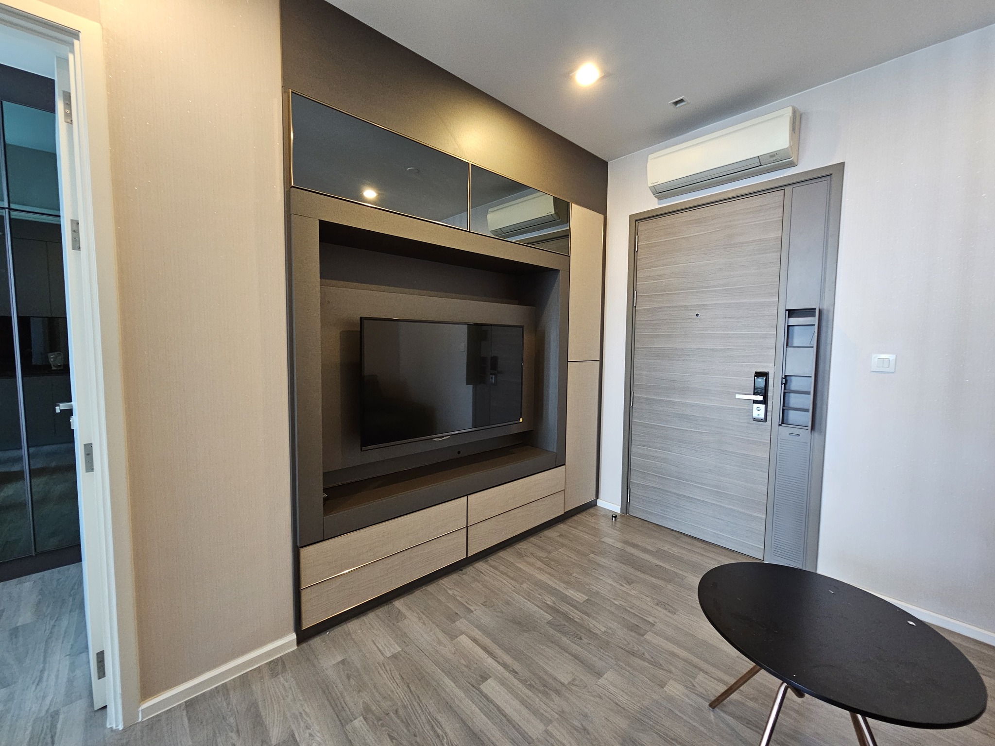 The Room Sukhumvit 69 - Image 2