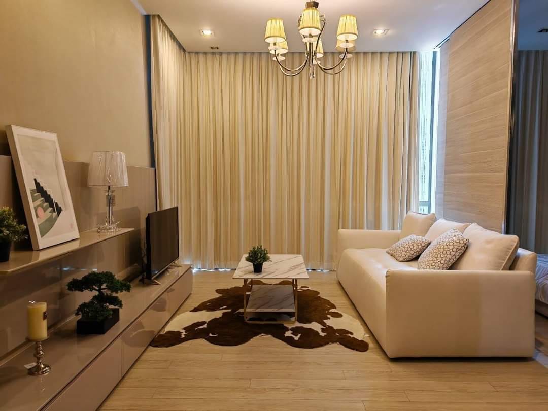 The Room Sukhumvit 21 - Image 1