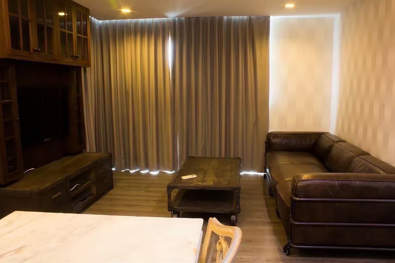 The Room Sukhumvit 40 - Image 1