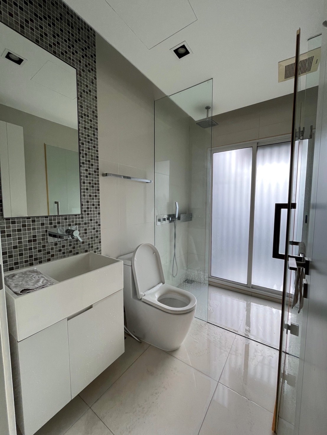 The Room Sukhumvit 21 - Image 7