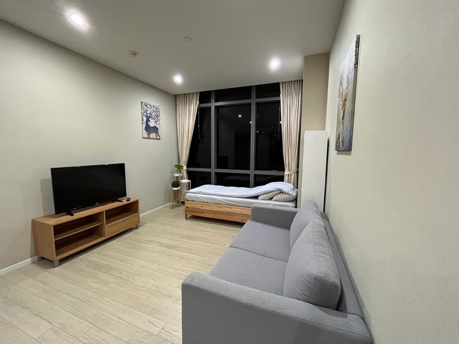 The Room Sukhumvit 21 - Image 1