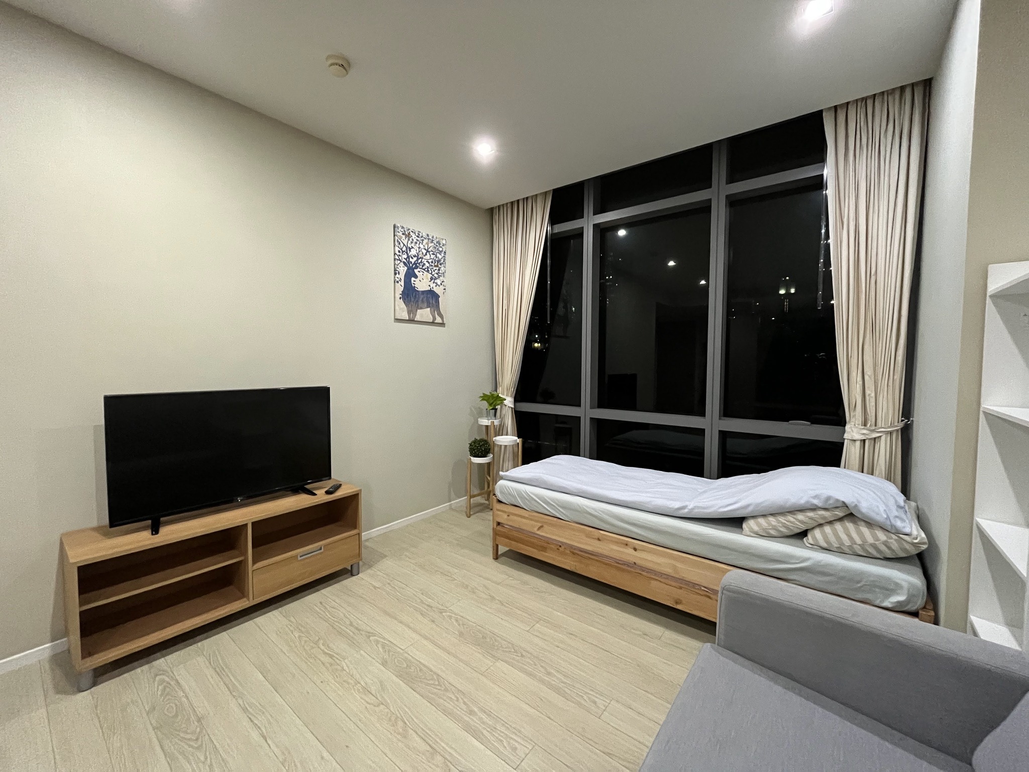 The Room Sukhumvit 21 - Image 3