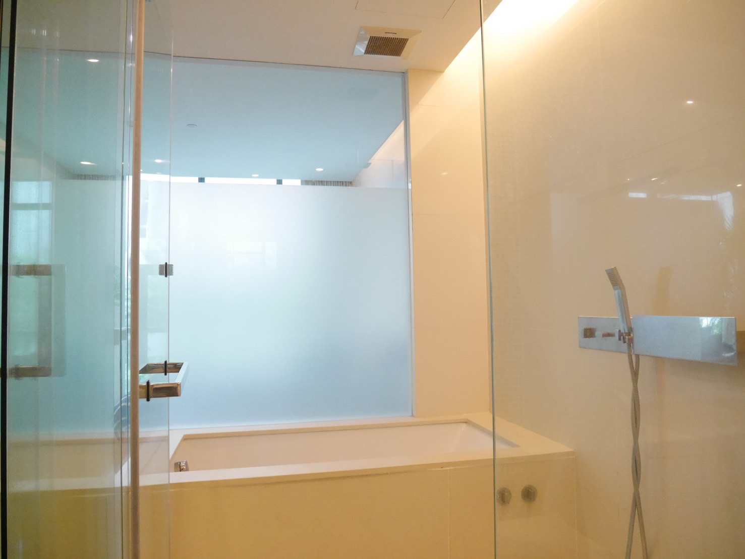 The Room Sukhumvit 21 - Image 8