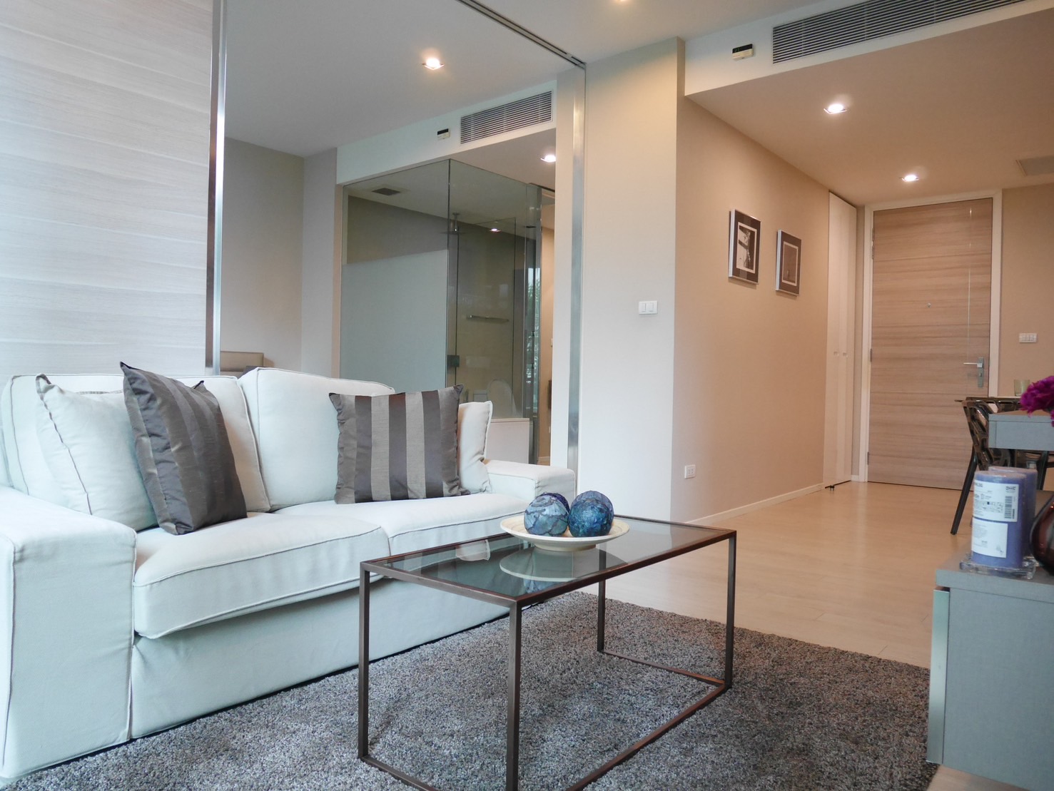 The Room Sukhumvit 21 - Image 2