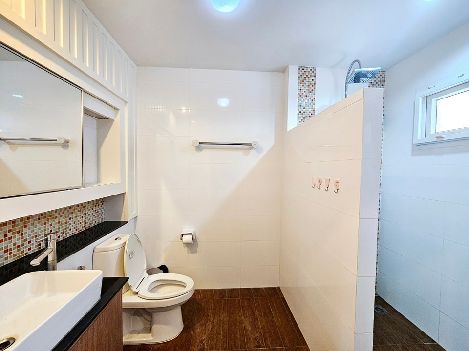 4 Bedroom House For Sale in Ban Waen, Hang Dong, Chiang Mai - Image 8